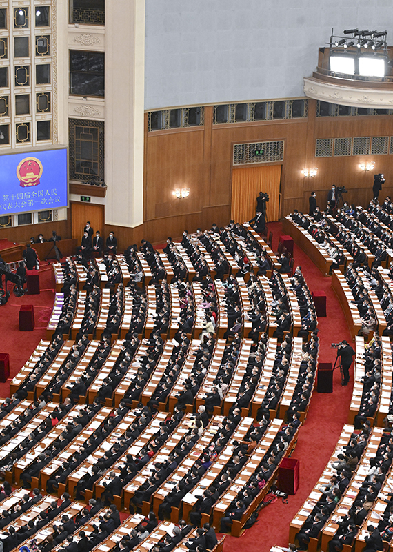 3月7日，十四届全国人大一次会议在北京人民大会堂举行第二次全体会议。新华社记者 金皓原 摄